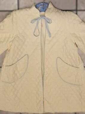VTG 60s ADELE Quilted House Coat w/ Pockets Robe Yellow w/ Baby Blue Trim & Tie